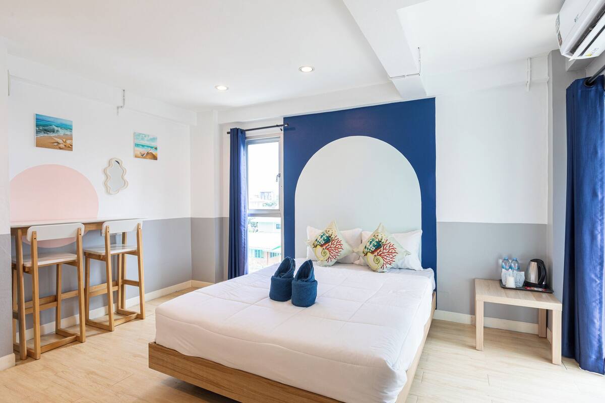 Superior Room | Desk, laptop workspace, free WiFi, bed sheets