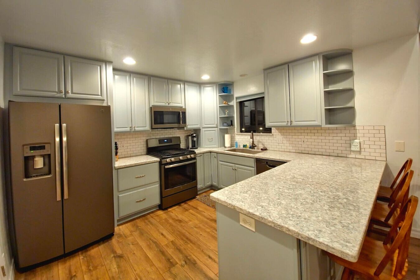 Refrigerador, microondas, parrilla de estufa y lavavajillas 