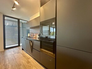 Kühlschrank, Ofen, Herdplatte, Geschirrspüler