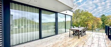 تناول الطعام بالخارج