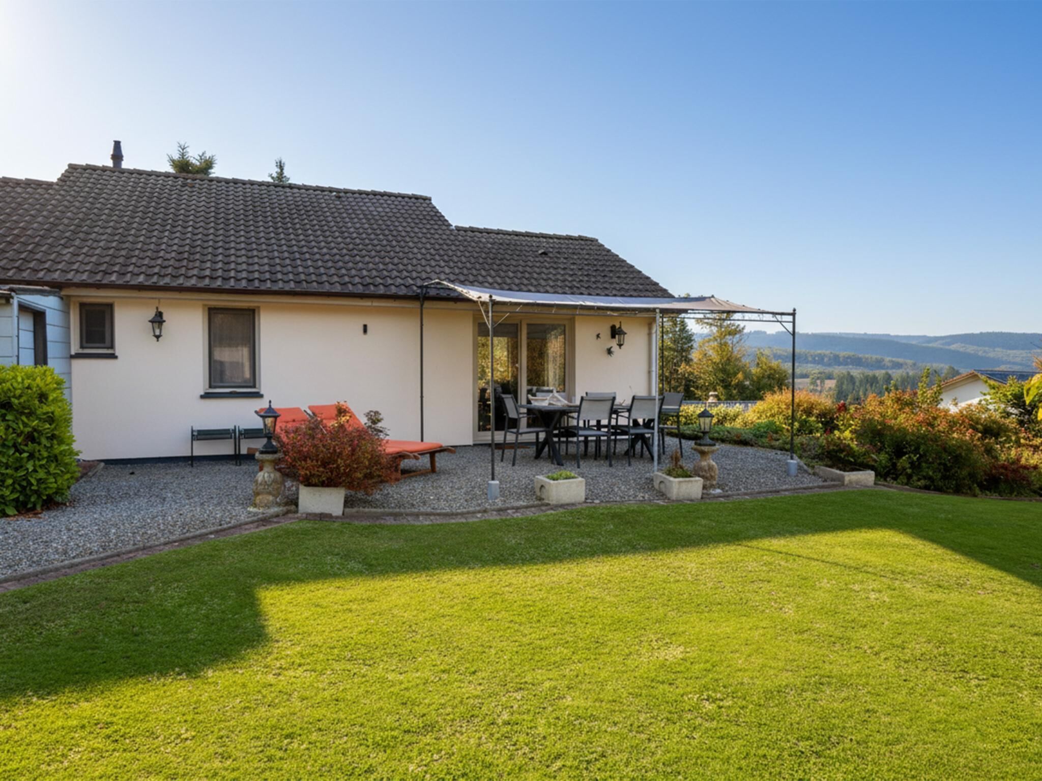 Außenseite Ferienhaus [Sommer]