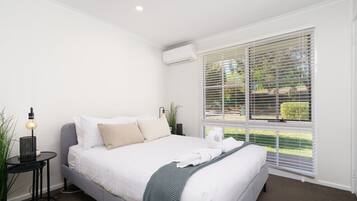 3 bedrooms, iron/ironing board, free WiFi, bed sheets