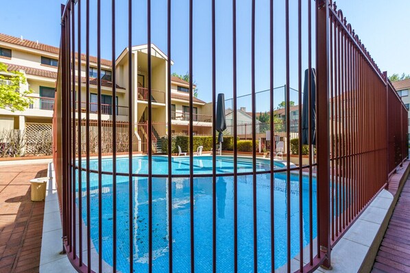 حمّام سباحة خارجي