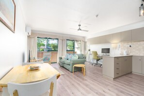 تلفزيون، مكتب