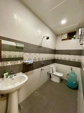 Deluxe Room | Bathroom | Shower, free toiletries, slippers, towels - Royal Celebration (Lucknow)