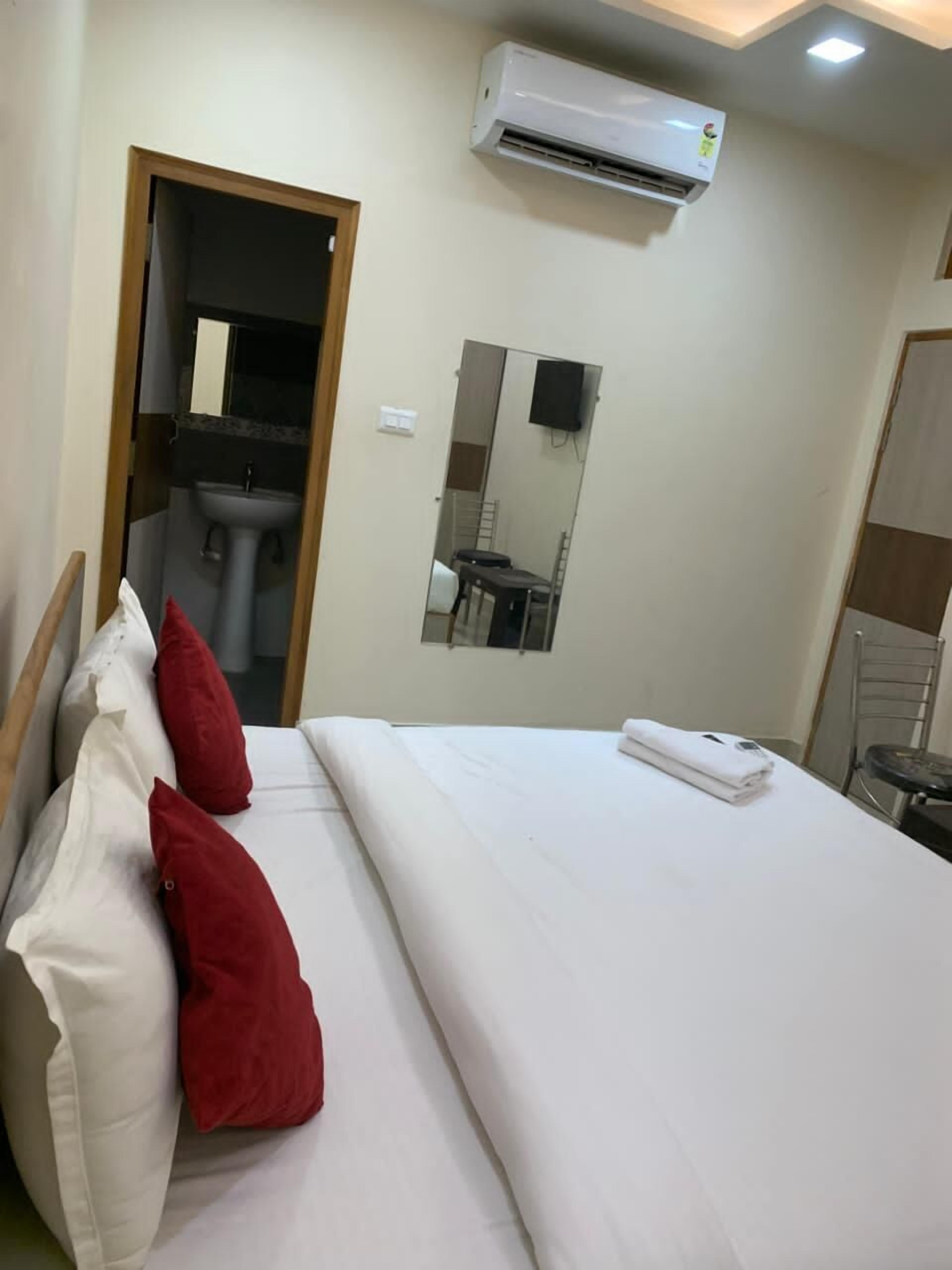 Quarto luxo | Espaço de trabalho para notebook, Wi-Fi de cortesia