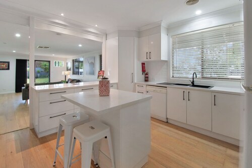 The Corner Cottage - Quaint & Cosy Charm