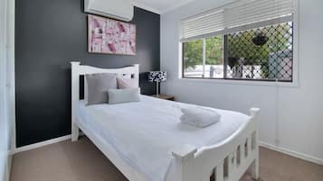 4 makuuhuonetta, silitysrauta/-lauta, vauvan matkasänky, ilmainen Wi-Fi