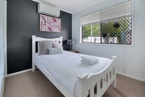 4 chambres, fer et planche à repasser, lit parapluie, Wi-Fi gratuit