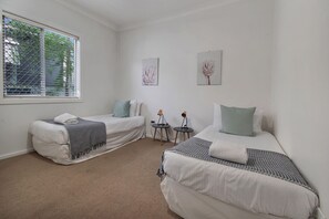 4 chambres, fer et planche à repasser, lit parapluie, Wi-Fi gratuit