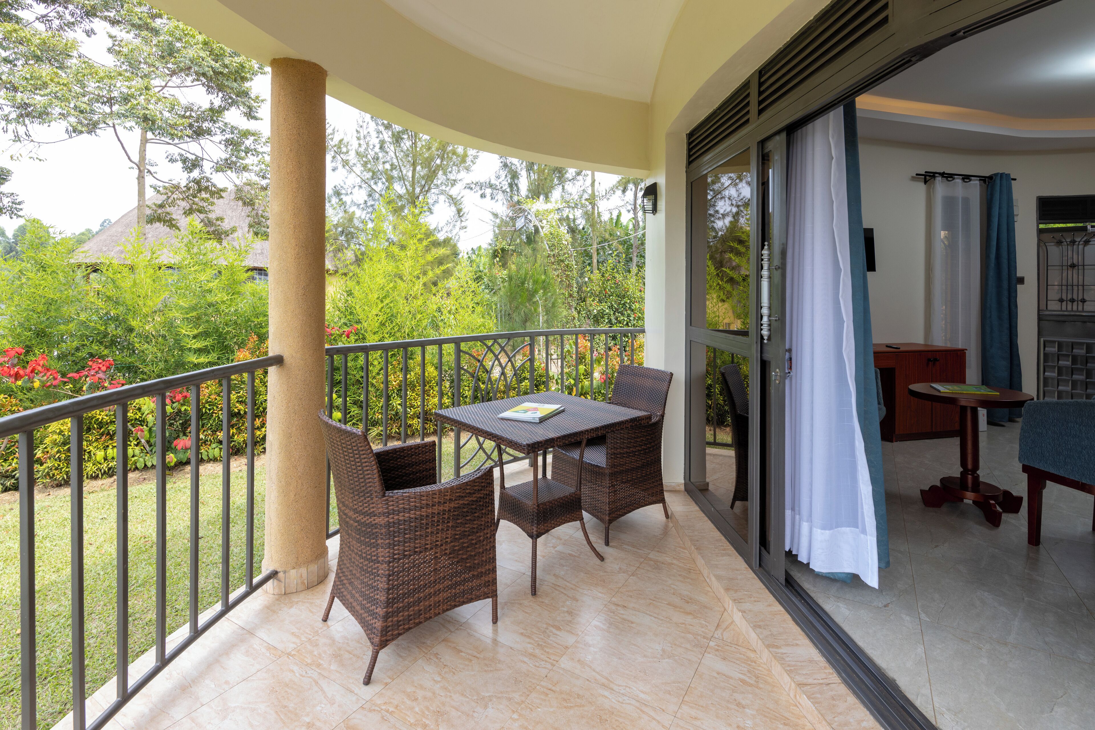 屋外ダイニングエリア