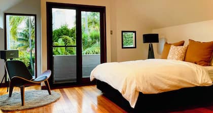 Boutique Artistic Home-Near North Syd & Kirribilli