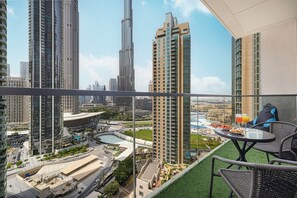 Luxe appartement, balkon, uitzicht op stad | Uitzicht vanaf balkon