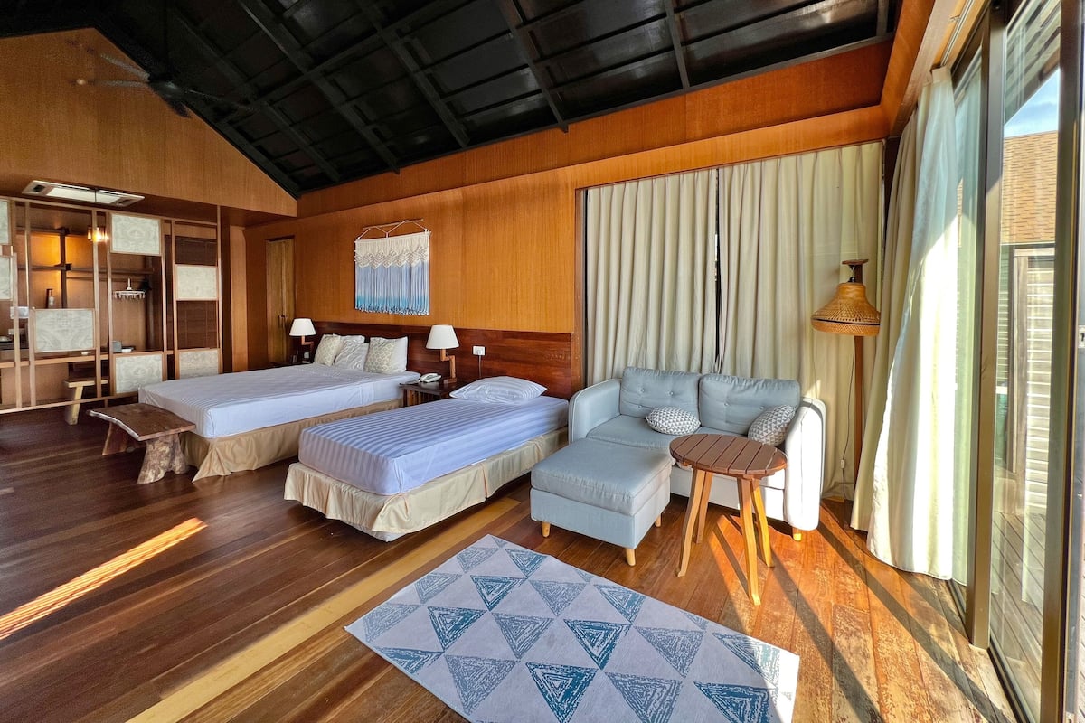 Deluxe Room, Sea View, Overwater | Desk, laptop workspace, free WiFi, bed sheets