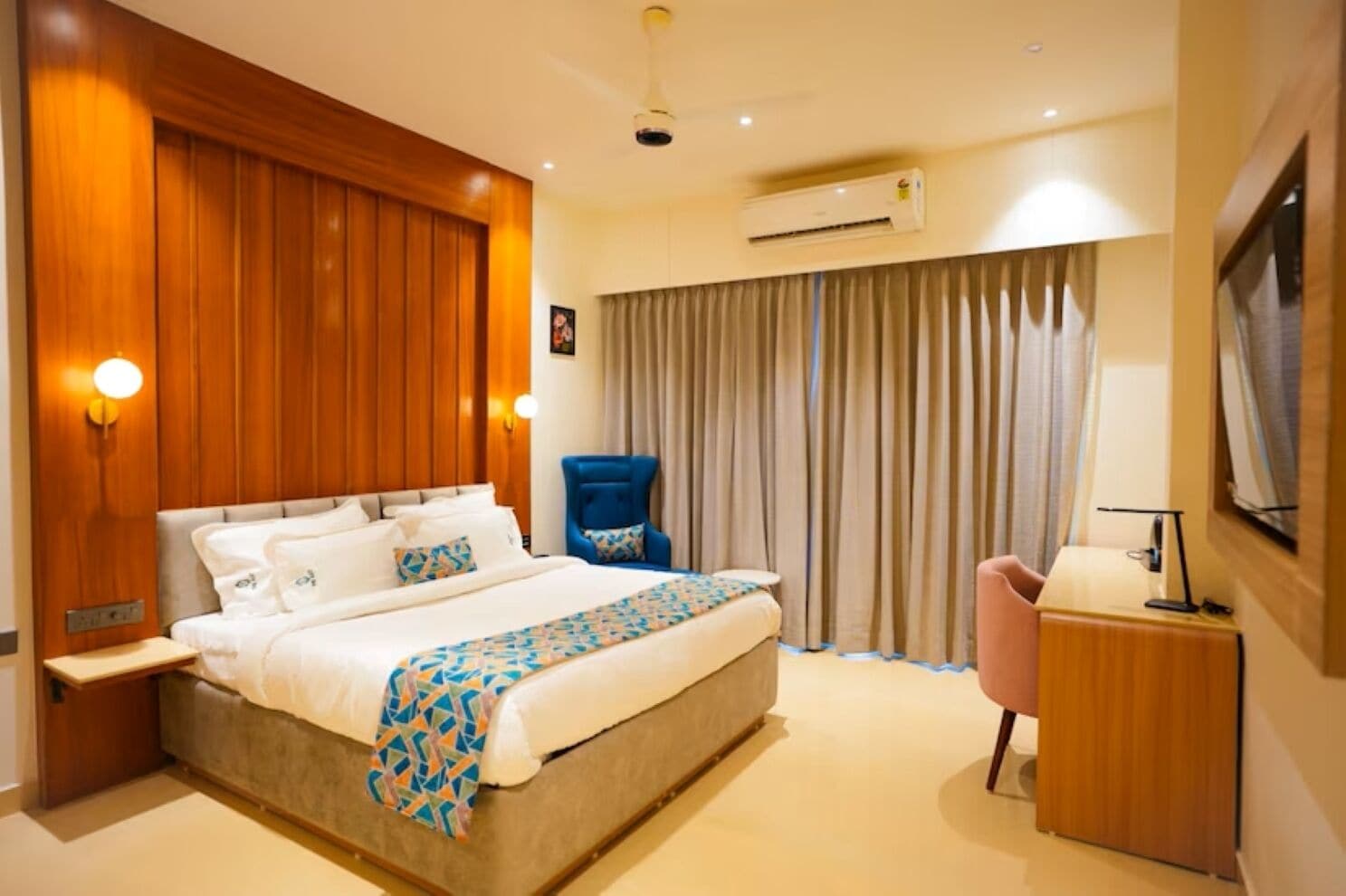 Superior Room, City View | Premium bedding, memory foam beds, minibar, desk