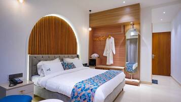 Deluxe Single Room, City View | Egyptian cotton sheets, premium bedding, down duvets, minibar