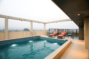 Outdoor pool - THE ELET (Amritsar)