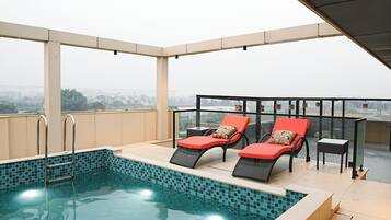 Hồ bơi ngoài trời