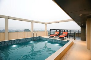 Outdoor pool - THE ELET (Amritsar)