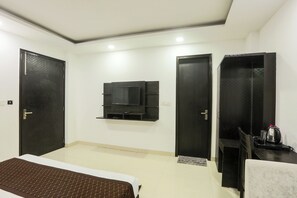 Deluxe dubbelrum - utsikt mot staden | Gratis wi-fi