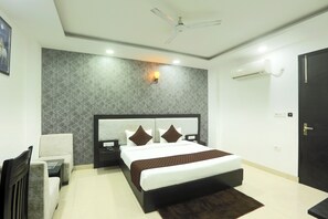 Deluxe Double Room, Balcony - Hotel Olive Aero Suites (New Delhi)