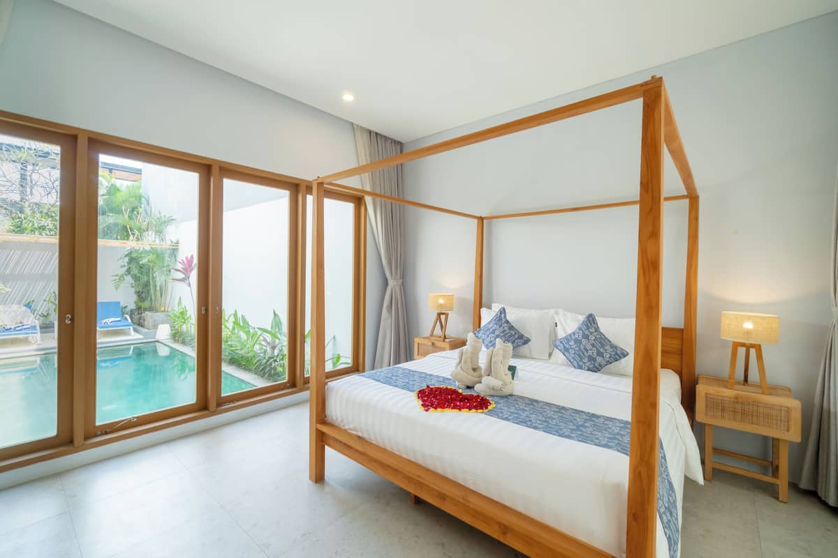 Desk, cribs/infant beds, rollaway beds, free WiFi