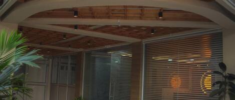 Vista frontal de la propiedad