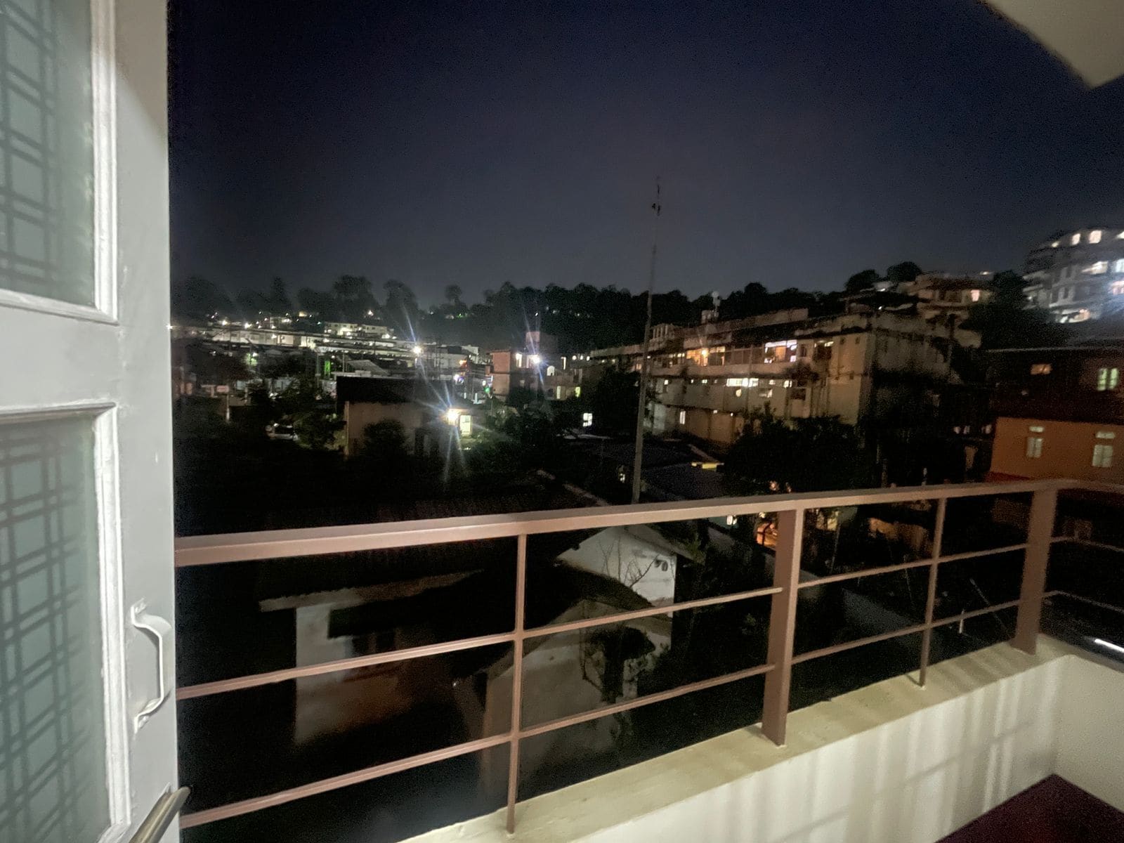 Desk, laptop workspace, free WiFi