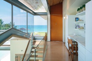 Näkymä rannalle/valtamerelle