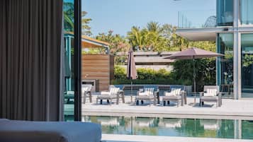 Hồ bơi ngoài trời