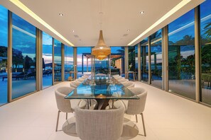 Ruokailu omassa huoneessa