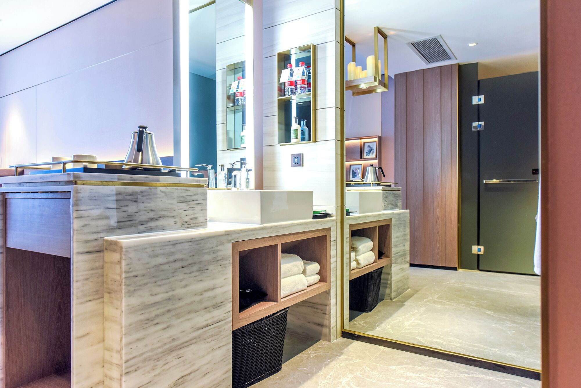 Phòng đôi tiện nghi đơn giản | Bàn, truy cập Internet không dây miễn phí 