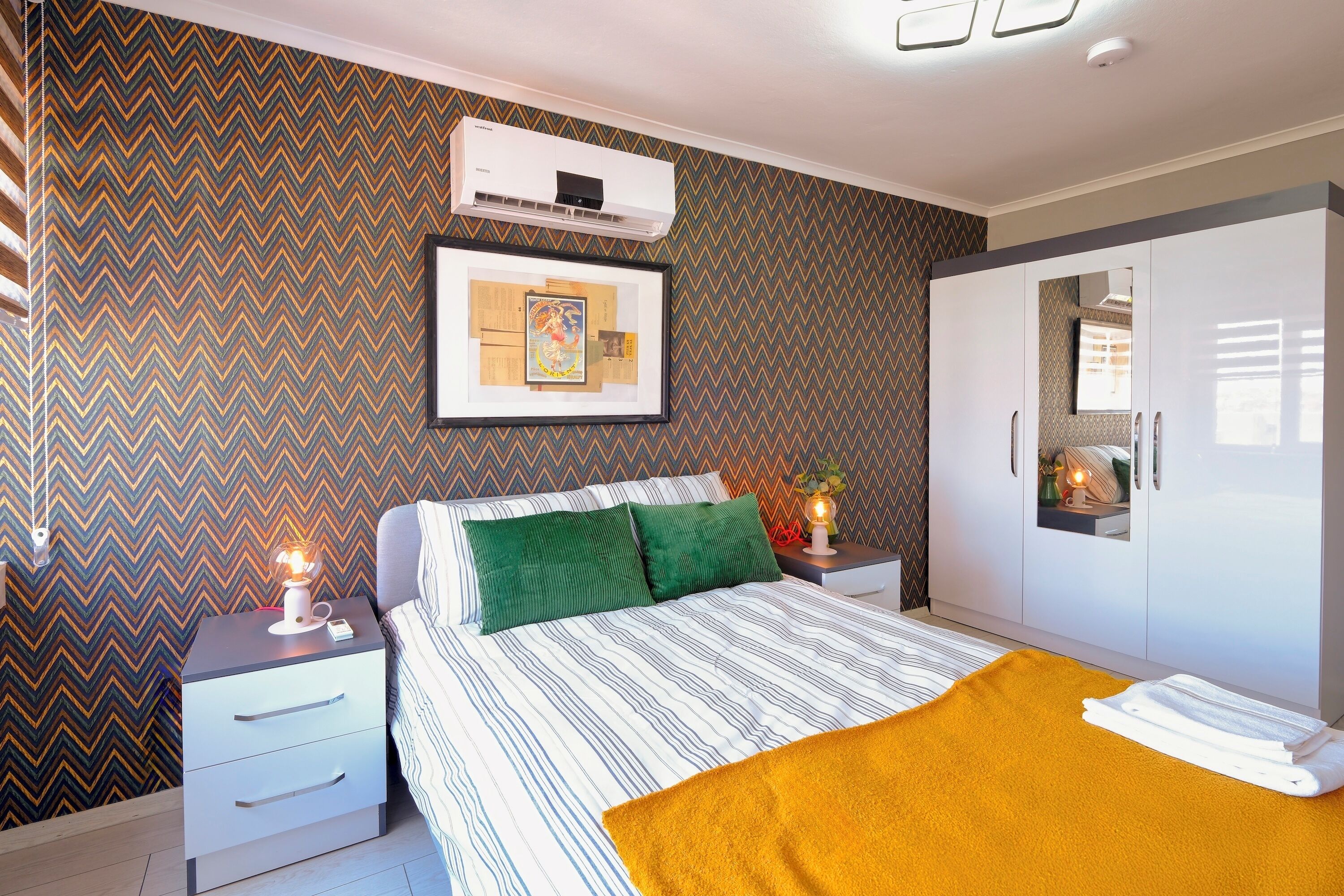 Condo de lujo, 1 cama Queen size y sofá cama, baño privado, vista al mar | Escritorio, espacio para trabajar con laptop y cortinas blackout 