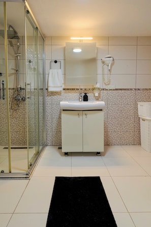 Luxury Condo, 1 Queen Bed with Sofa bed, Private Bathroom, Sea View | Bathroom | Shower, hair dryer, towels, soap