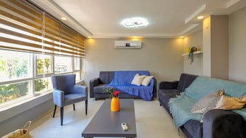 Luxury Condo, 1 Queen Bed with Sofa bed, Private Bathroom, Sea View | Living area | 32-inch Smart TV with satellite channels