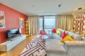 Apartamento superluxo, vista para a cidade | Cofres nos quartos, escrivaninha, cortinas blackout