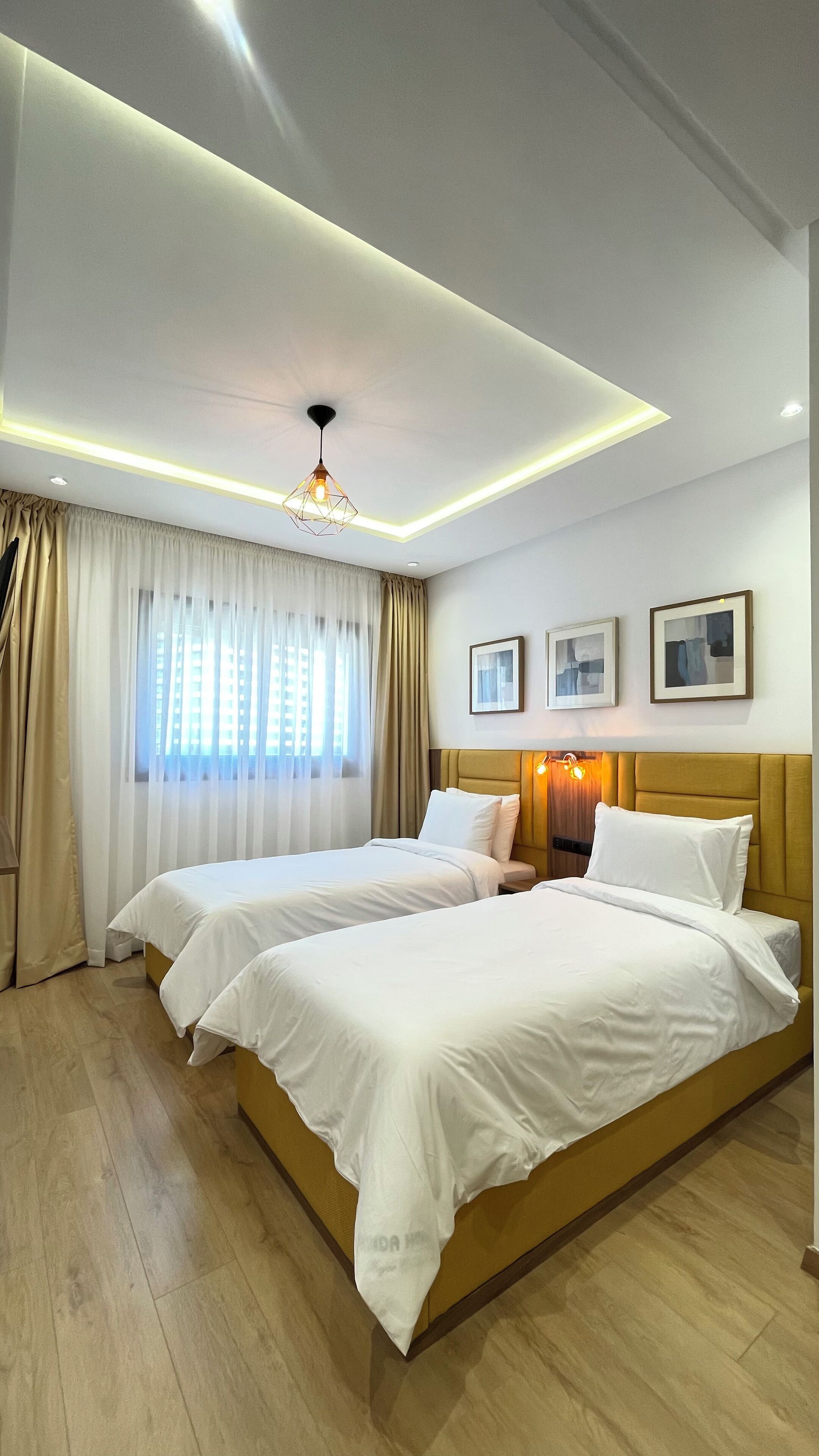 3 bedrooms, iron/ironing board, WiFi (free), bed sheets