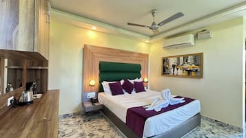 Superior Room | Laptop workspace, free WiFi