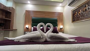 Superior Room | Laptop workspace, free WiFi