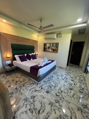 Espacio para trabajar con laptop y wifi gratis 