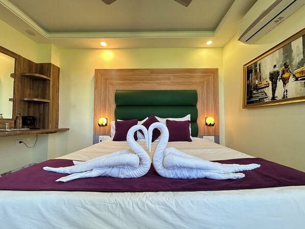 Superior Room | Laptop workspace, free WiFi