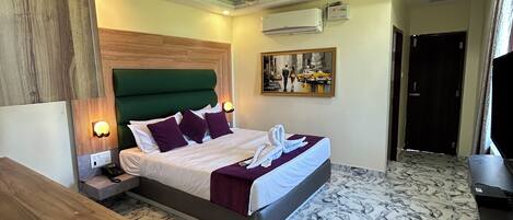 Espacio para trabajar con laptop y wifi gratis