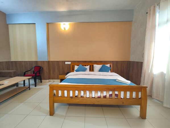 Standard Double Room | Hypo-allergenic bedding, in-room safe, desk, soundproofing