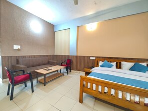 Standard Double Room | Hypo-allergenic bedding, in-room safe, desk, soundproofing