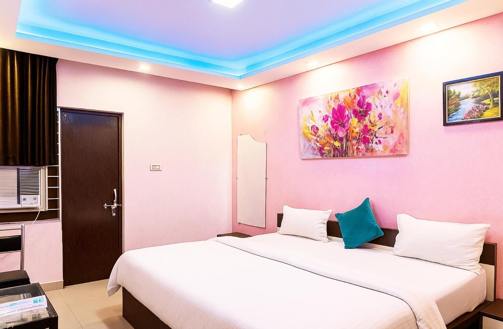 Ropa de cama hipoalergénica, caja fuerte, escritorio