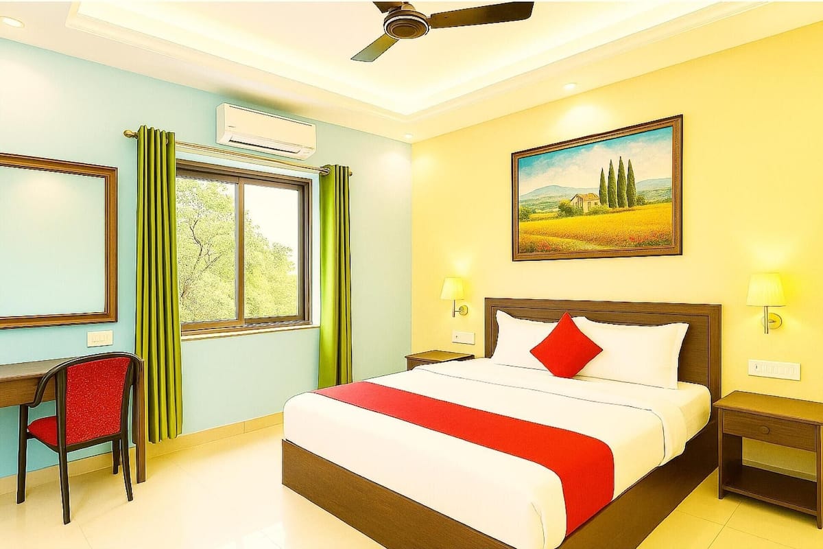 Chambre Double Standard, plusieurs lits, climatisation | Literie hypoallergénique, coffres-forts dans les chambres, bureau