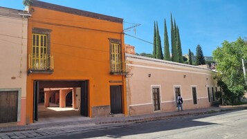 Fachada de la propiedad