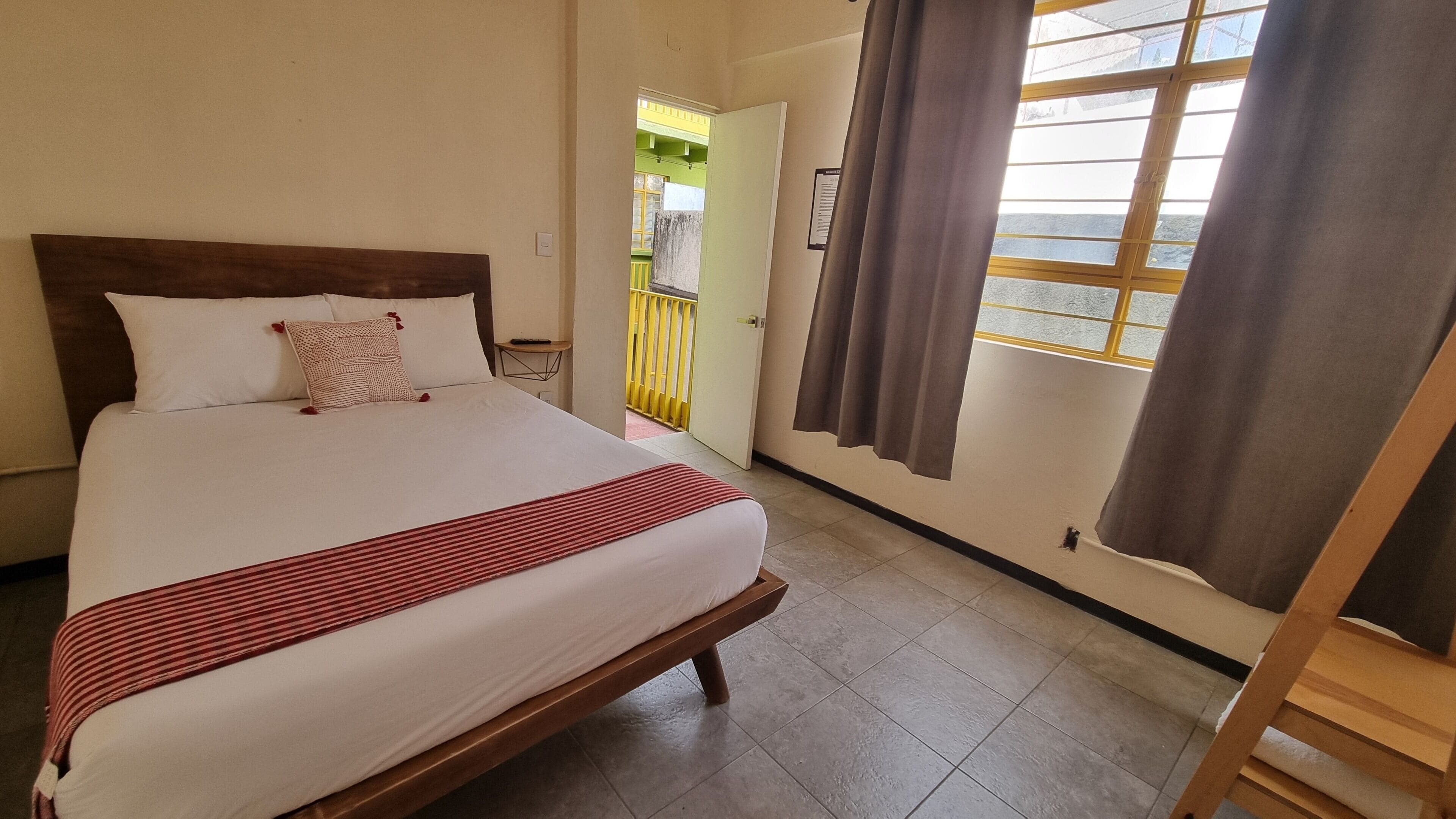 Basic-Doppelzimmer, Blick auf den Innenhof | Kostenloses WLAN