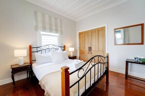 3 quartos, ferros/tábuas de passar roupa, Wi-Fi, roupa de cama