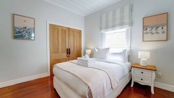 3 habitaciones, tabla de planchar con plancha, wifi y ropa de cama